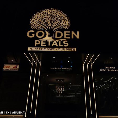 Hotel Golden Petals Varanasi Exterior photo