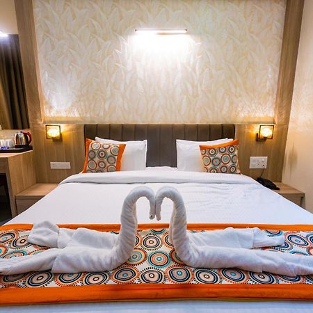 Hotel Golden Petals Varanasi Exterior photo