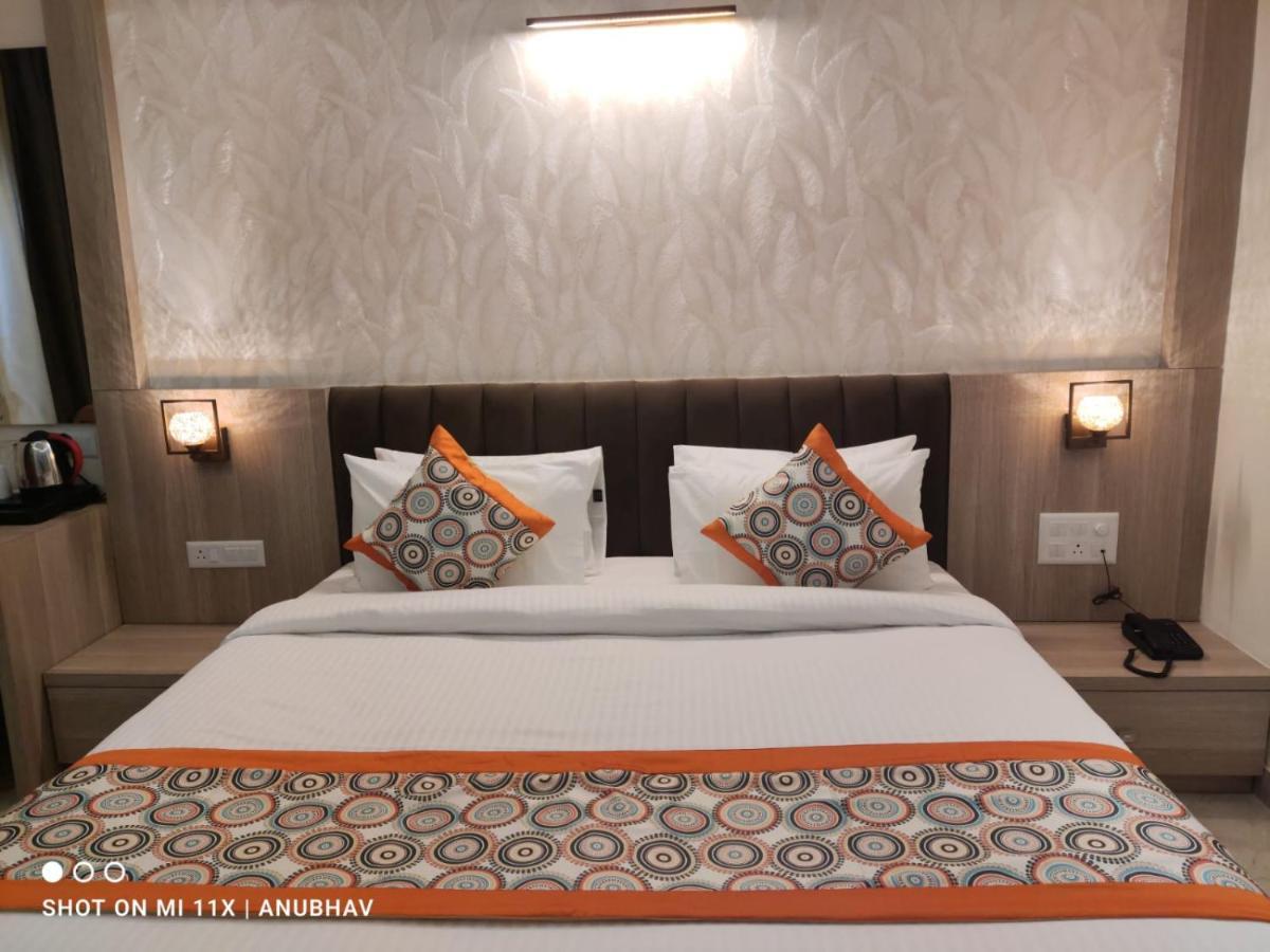 Hotel Golden Petals Varanasi Exterior photo