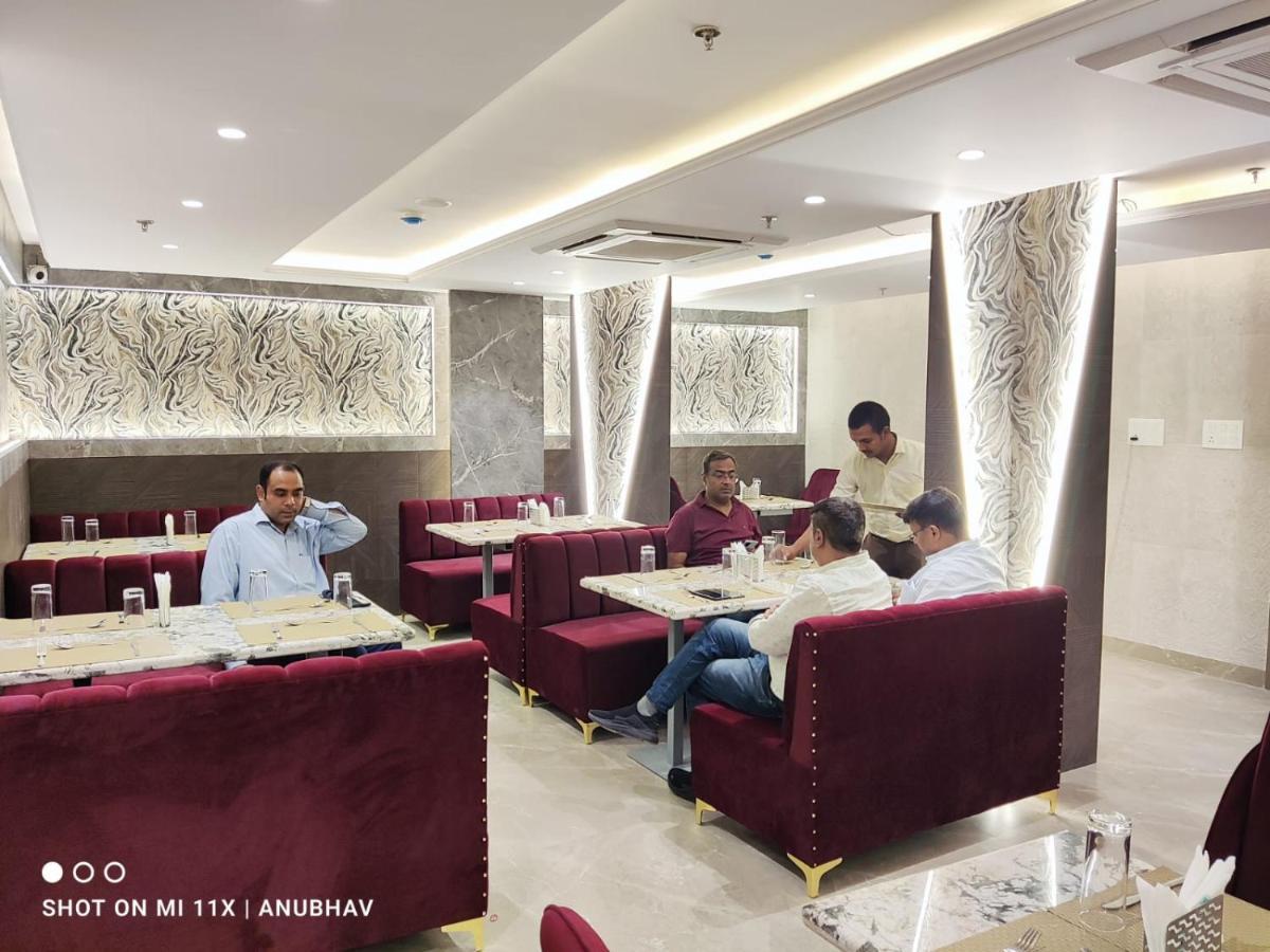 Hotel Golden Petals Varanasi Exterior photo