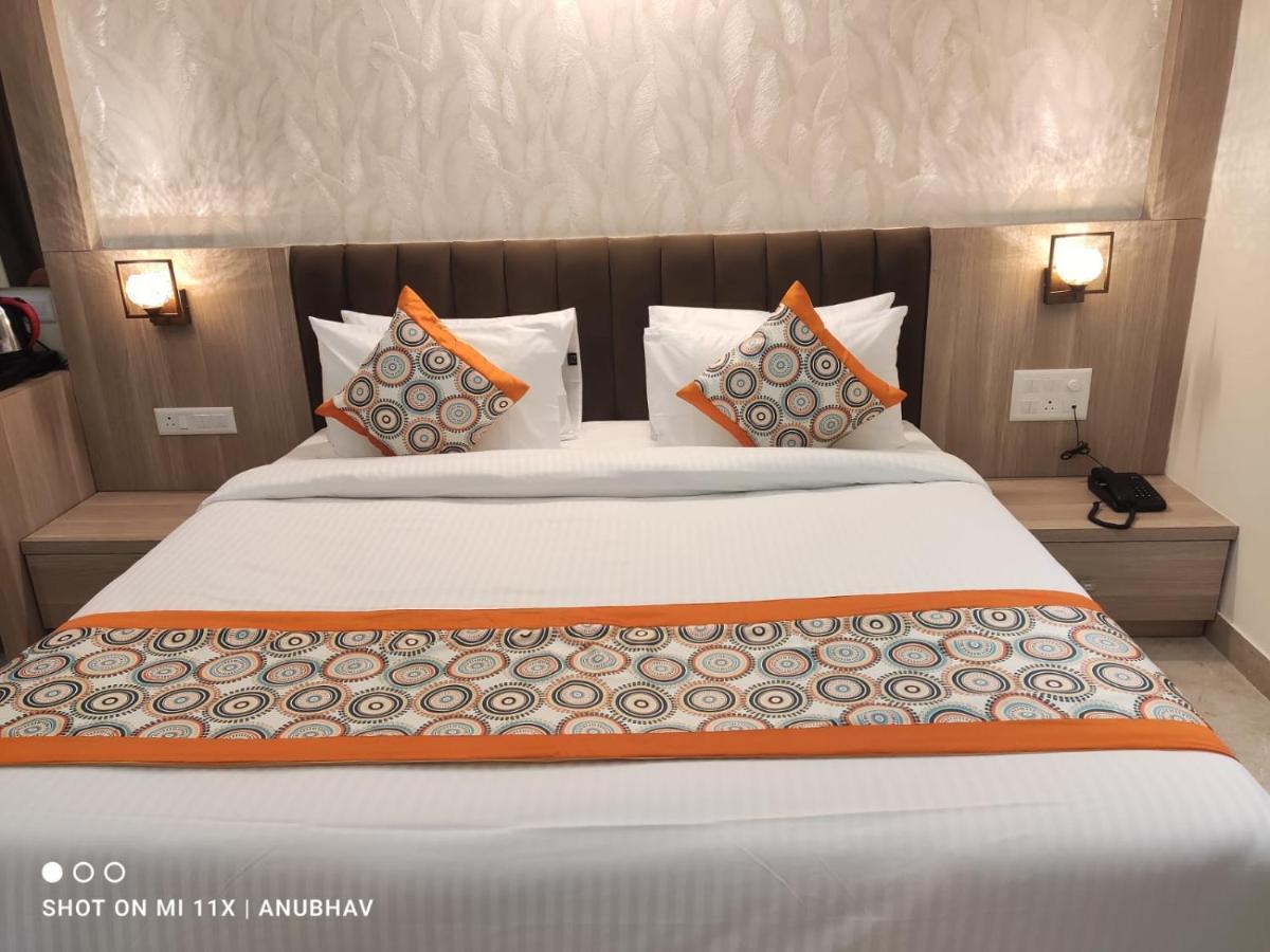 Hotel Golden Petals Varanasi Exterior photo