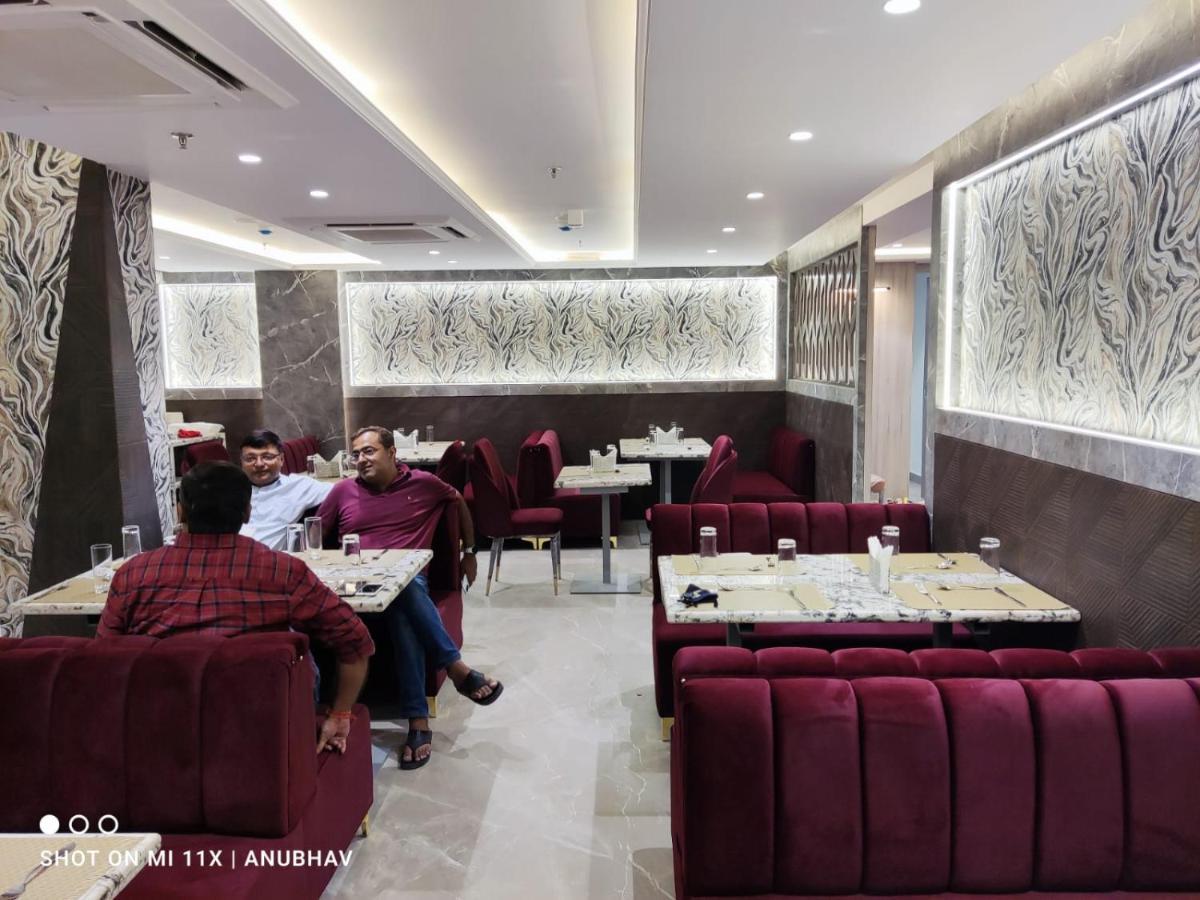 Hotel Golden Petals Varanasi Exterior photo