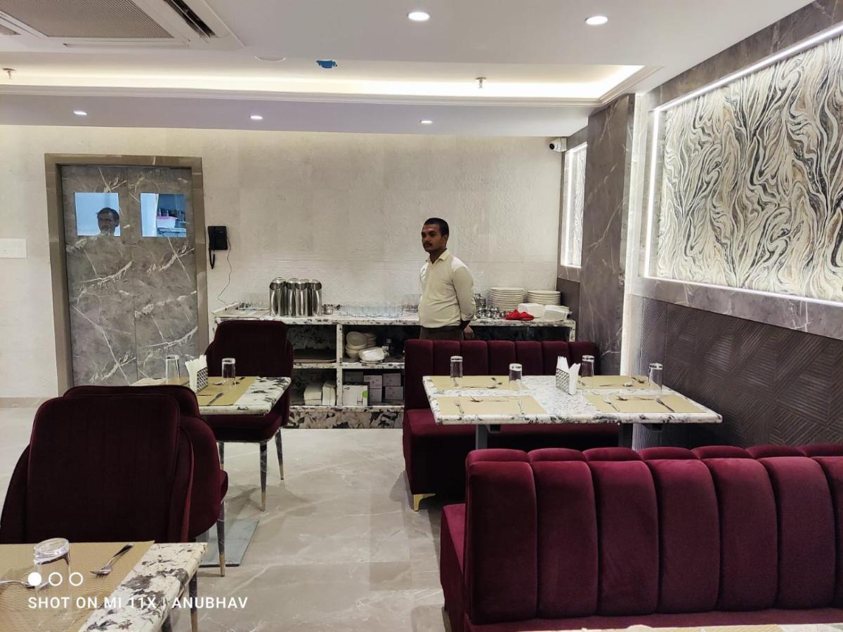 Hotel Golden Petals Varanasi Exterior photo
