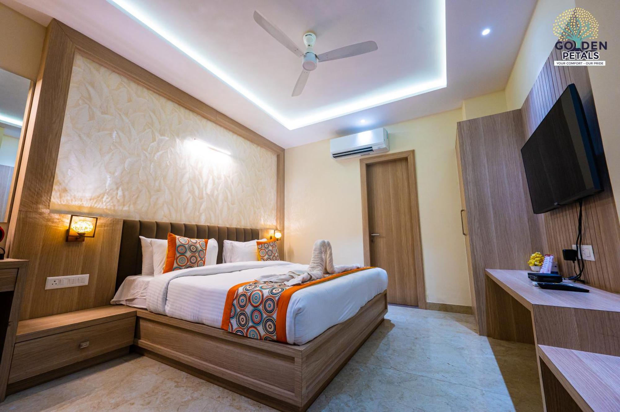 Hotel Golden Petals Varanasi Exterior photo