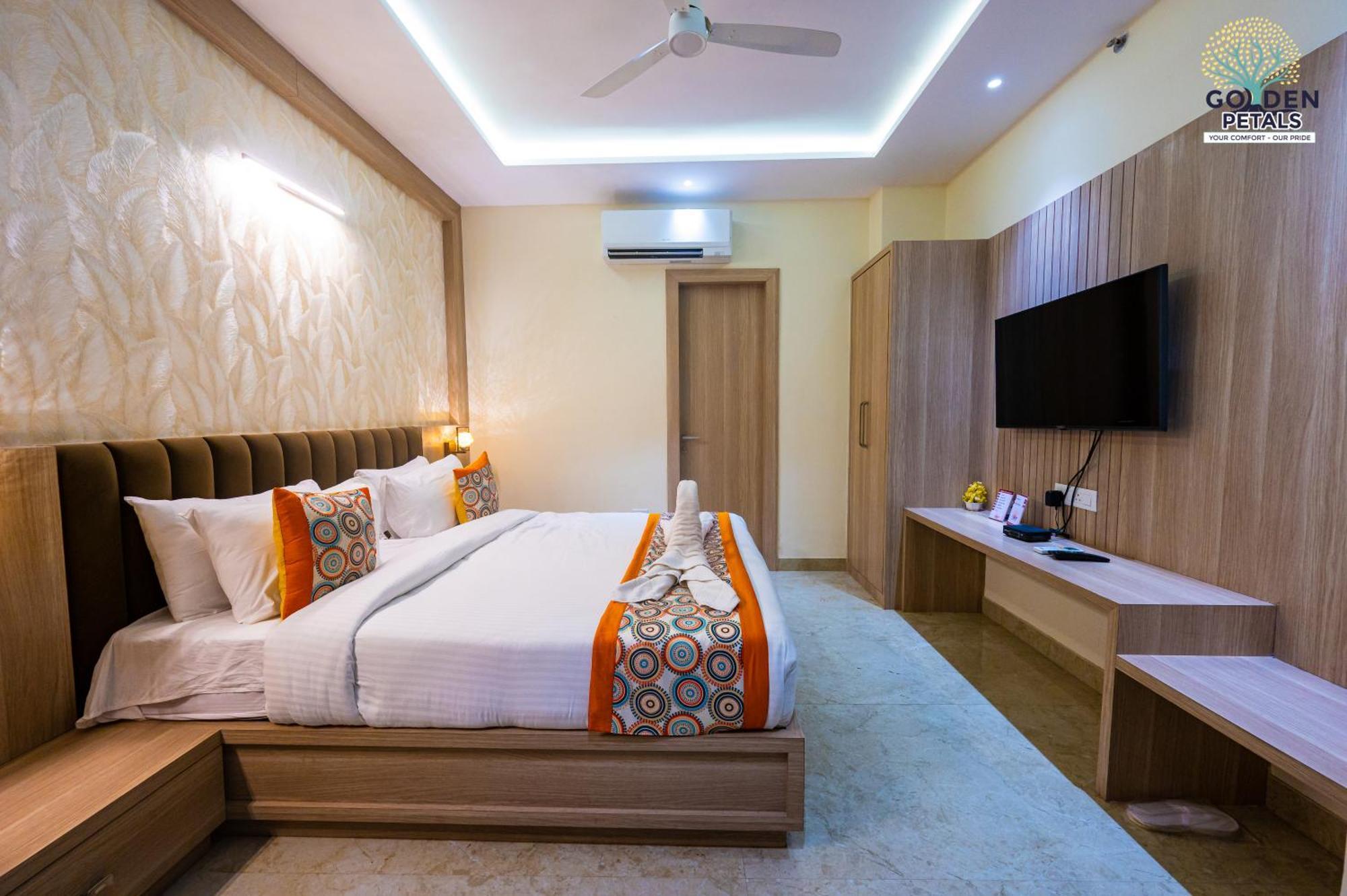 Hotel Golden Petals Varanasi Exterior photo