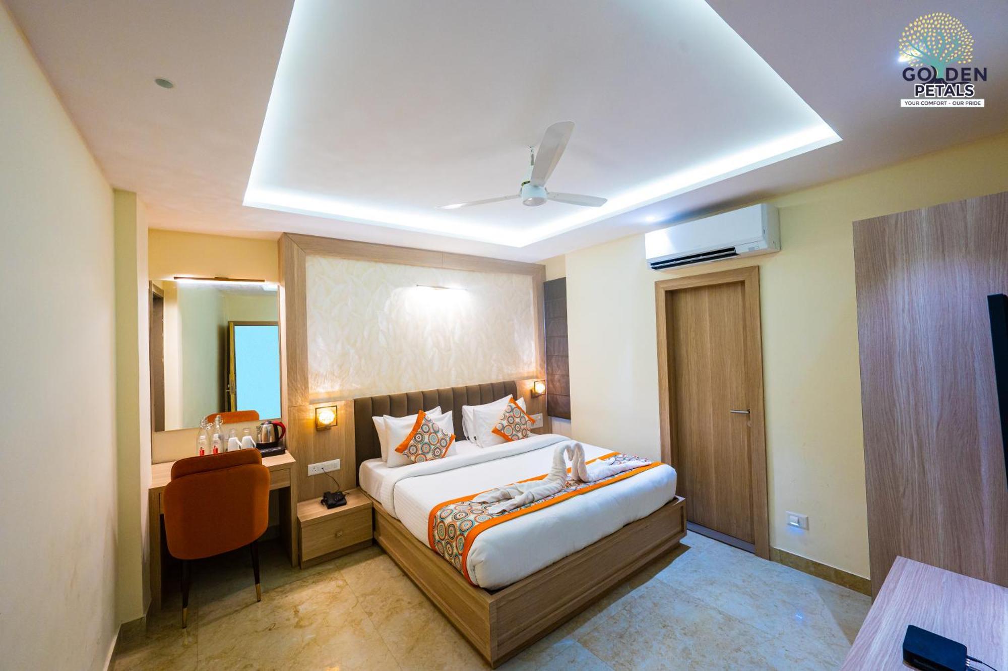 Hotel Golden Petals Varanasi Exterior photo