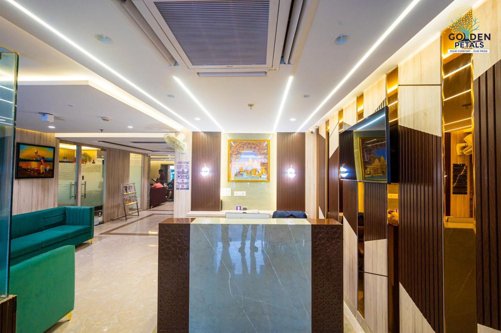 Hotel Golden Petals Varanasi Exterior photo