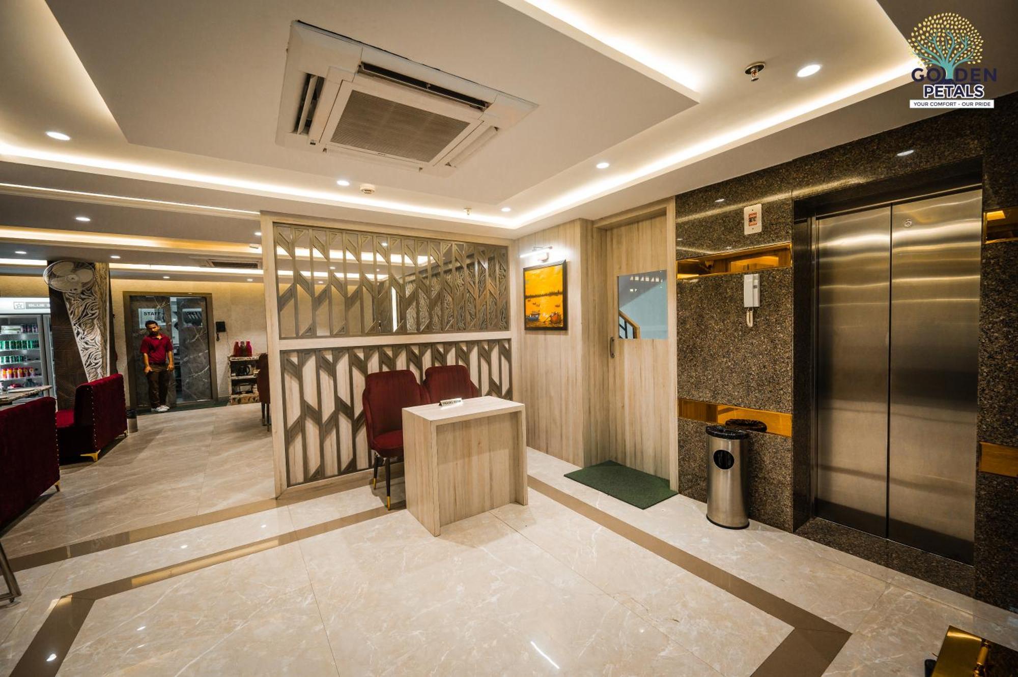 Hotel Golden Petals Varanasi Exterior photo