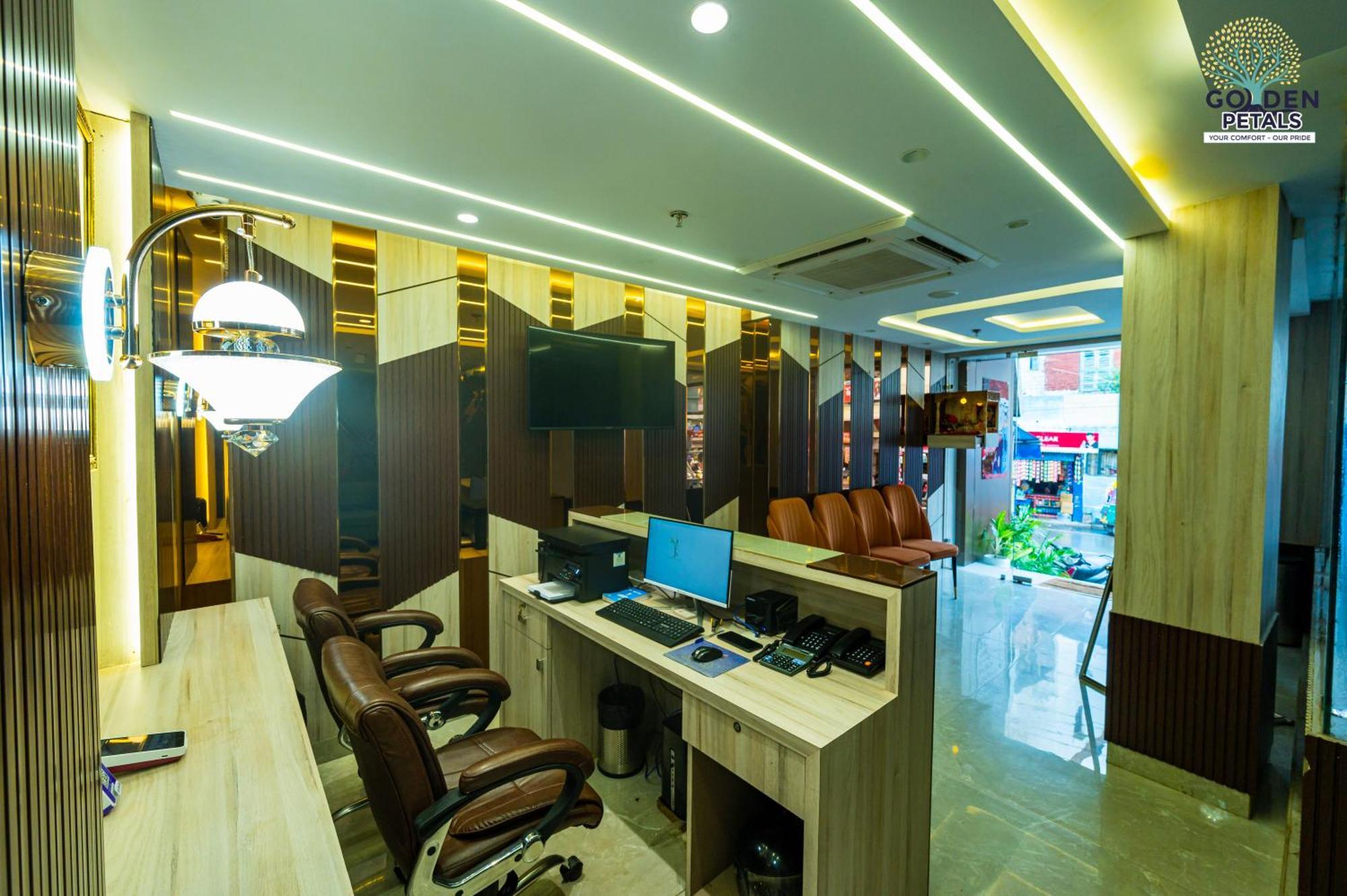 Hotel Golden Petals Varanasi Exterior photo