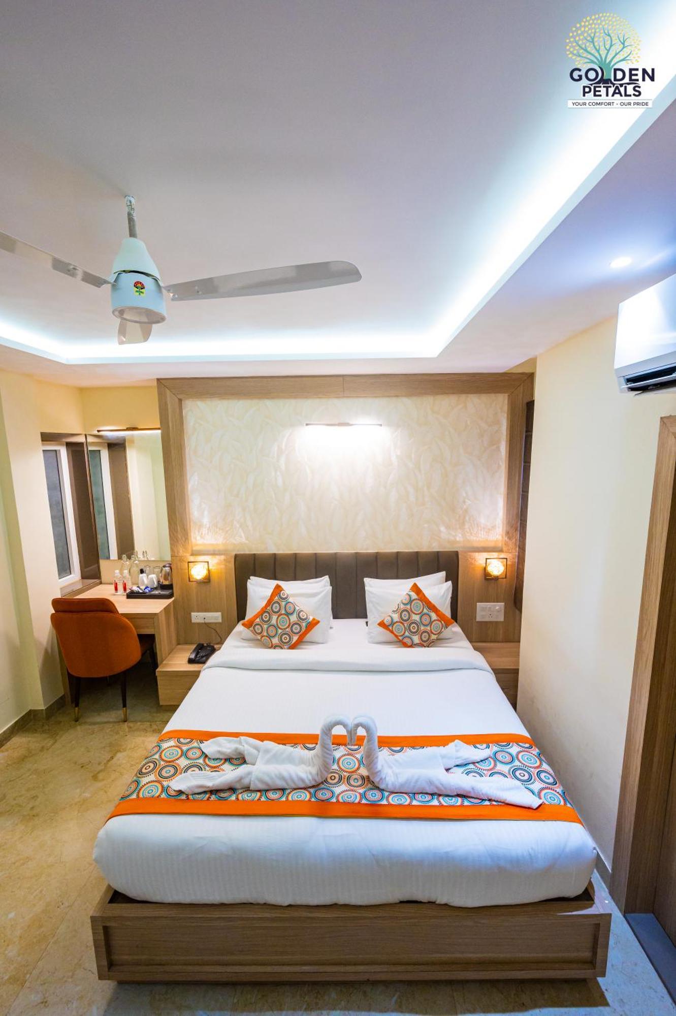 Hotel Golden Petals Varanasi Exterior photo