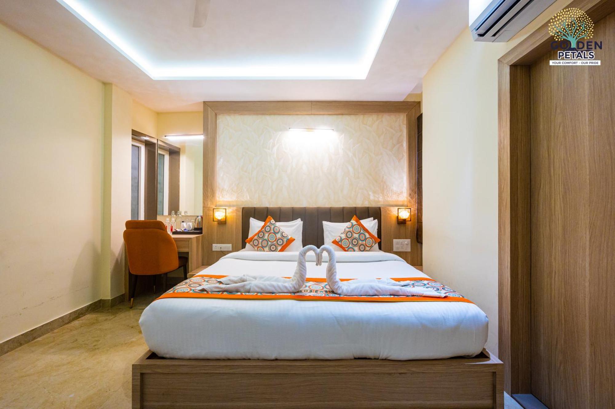 Hotel Golden Petals Varanasi Exterior photo
