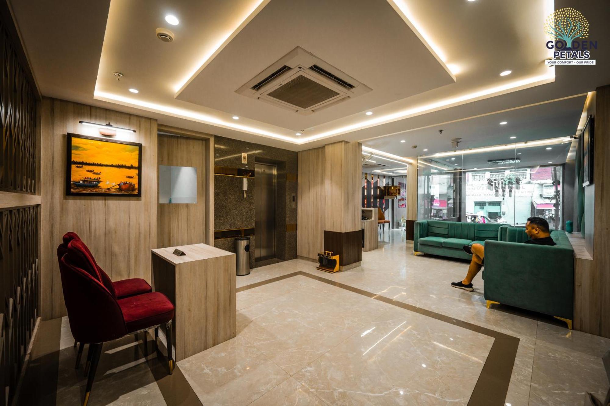 Hotel Golden Petals Varanasi Exterior photo