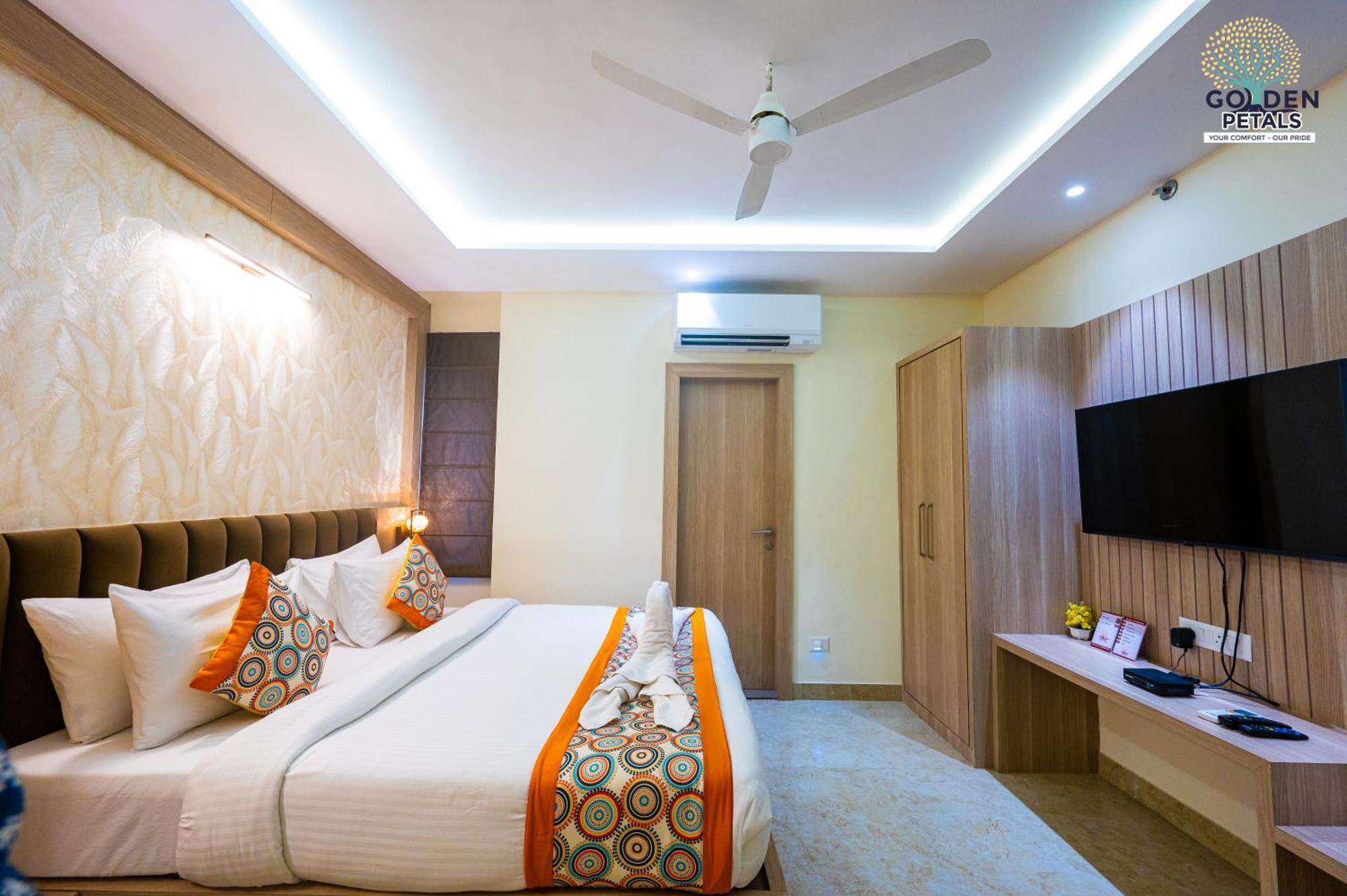 Hotel Golden Petals Varanasi Exterior photo