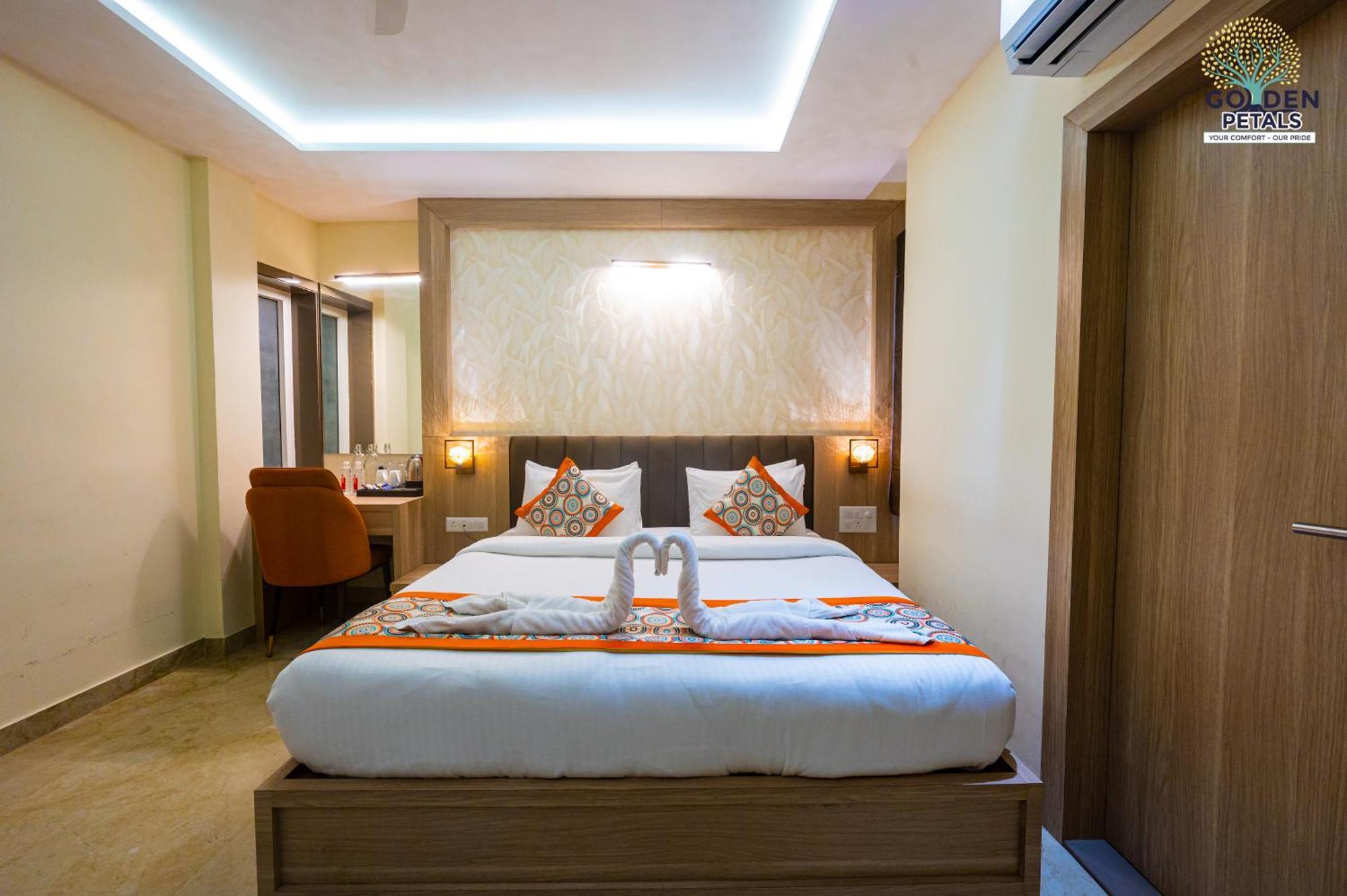 Hotel Golden Petals Varanasi Exterior photo