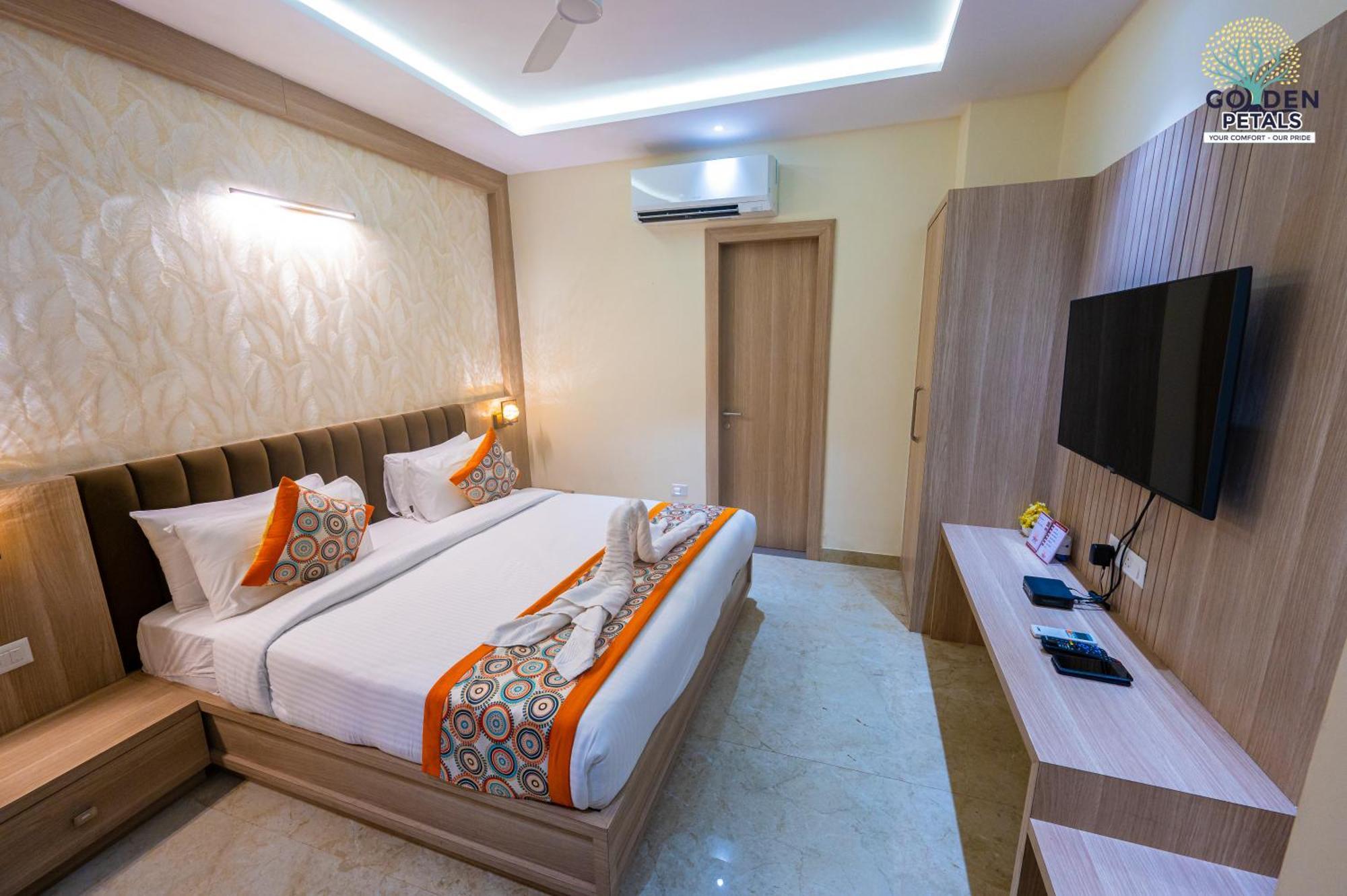 Hotel Golden Petals Varanasi Exterior photo