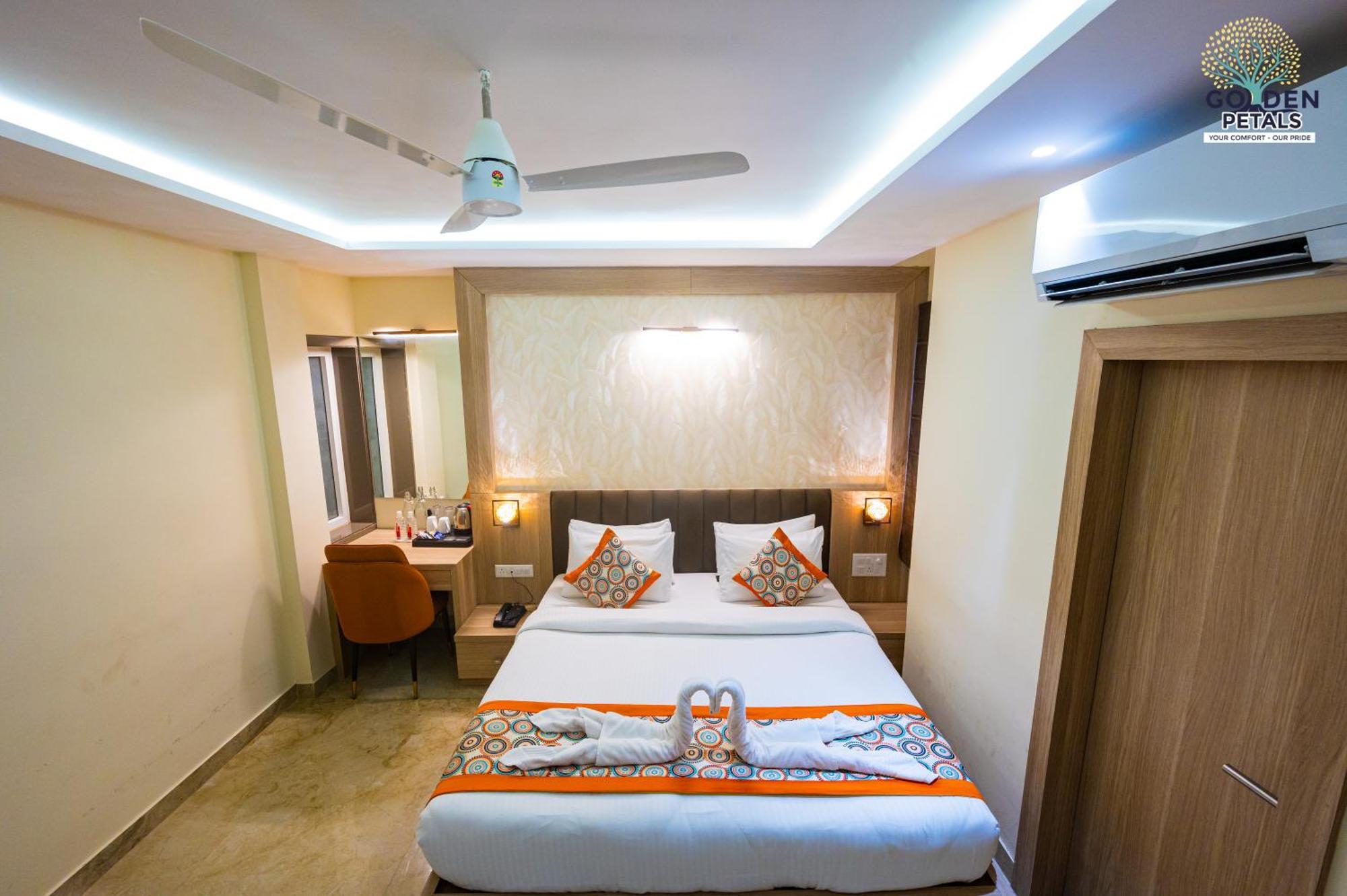 Hotel Golden Petals Varanasi Exterior photo