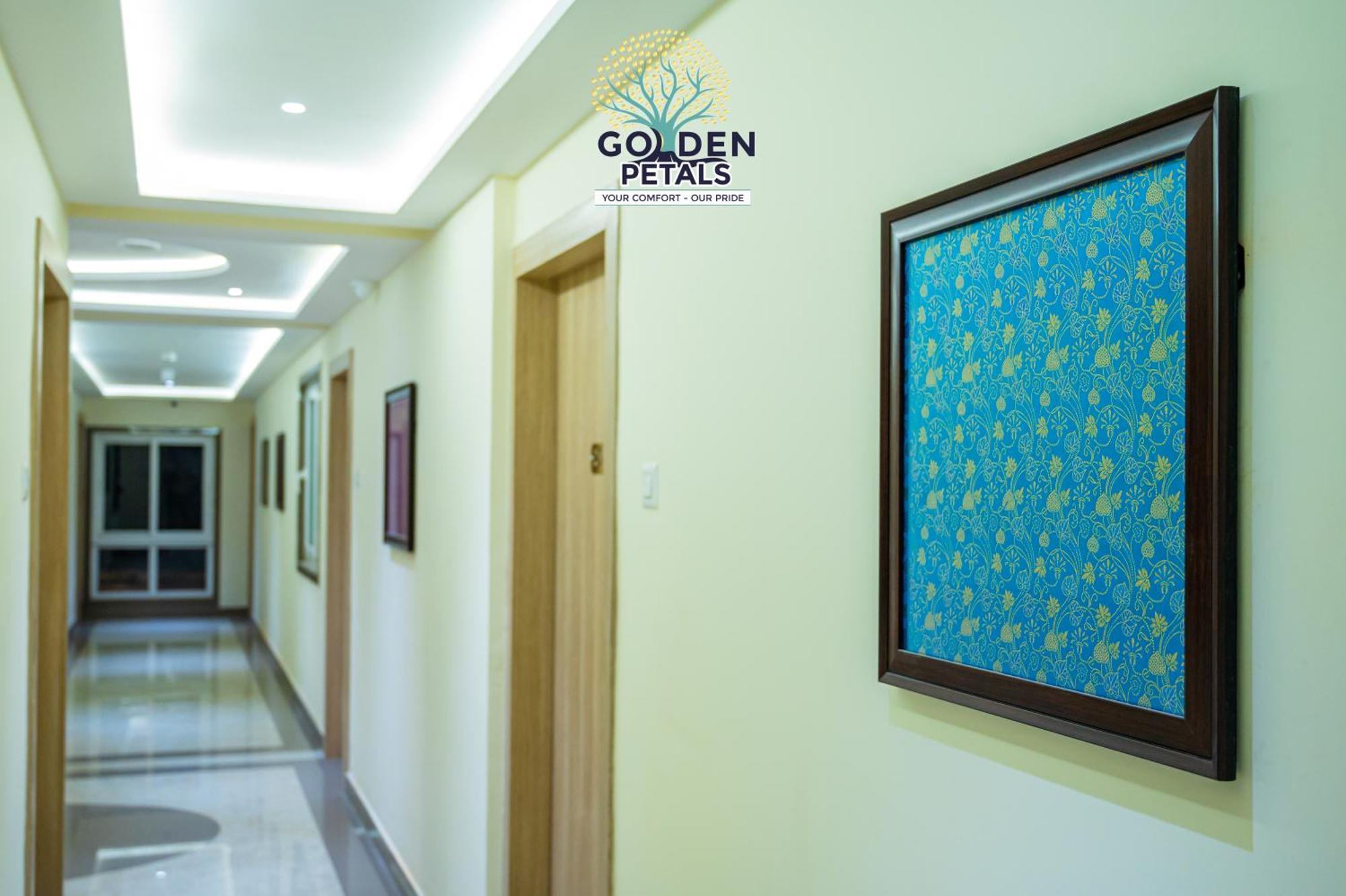 Hotel Golden Petals Varanasi Exterior photo