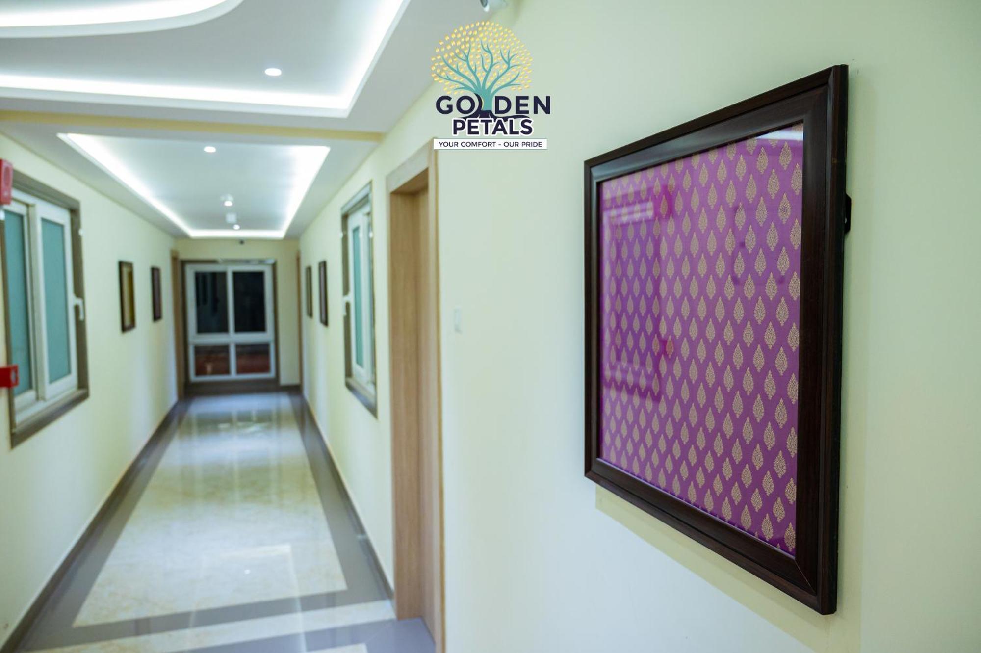 Hotel Golden Petals Varanasi Exterior photo