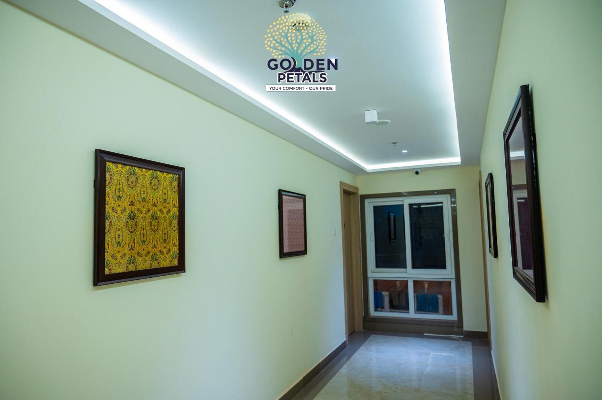 Hotel Golden Petals Varanasi Exterior photo