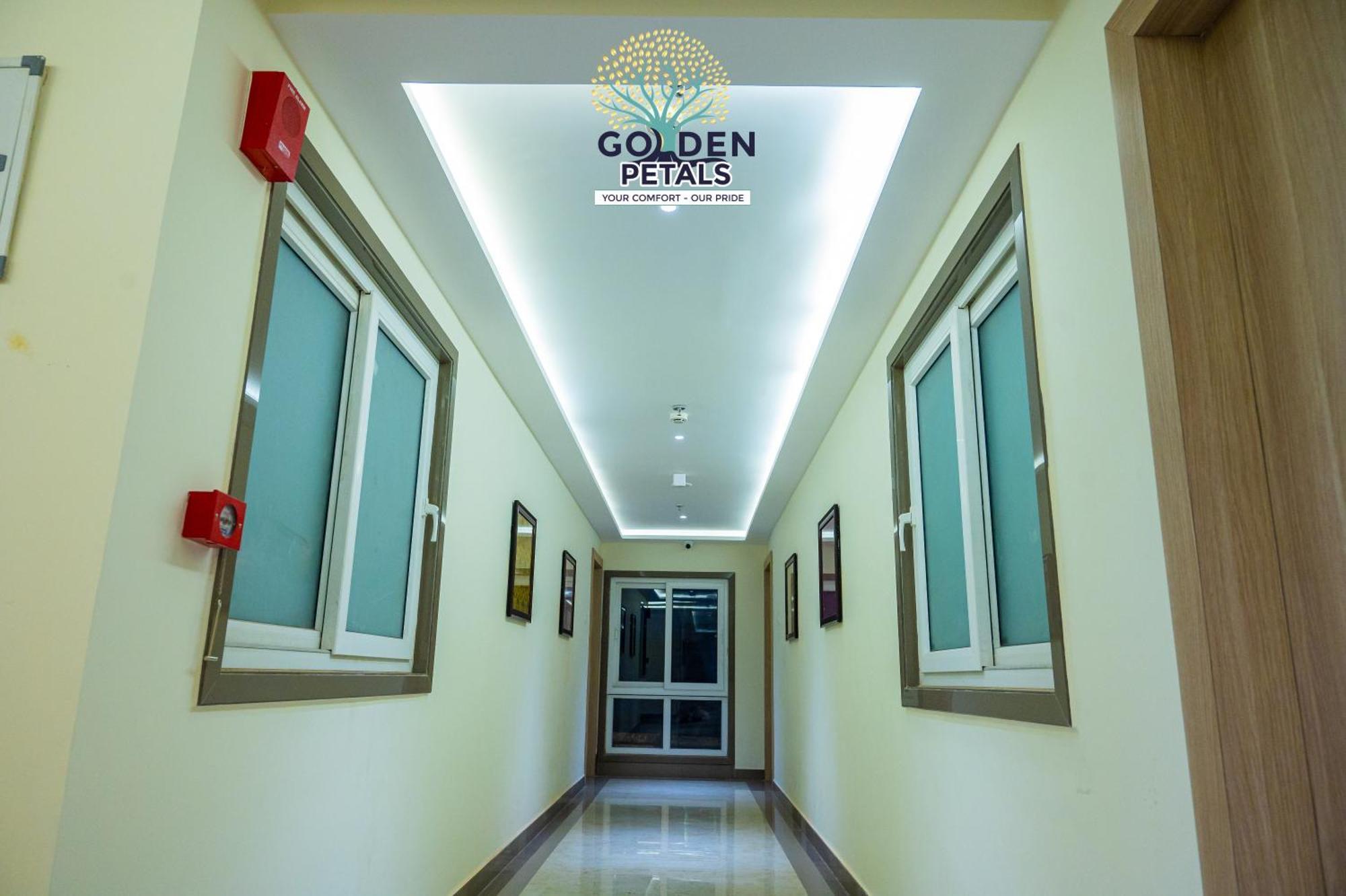 Hotel Golden Petals Varanasi Exterior photo