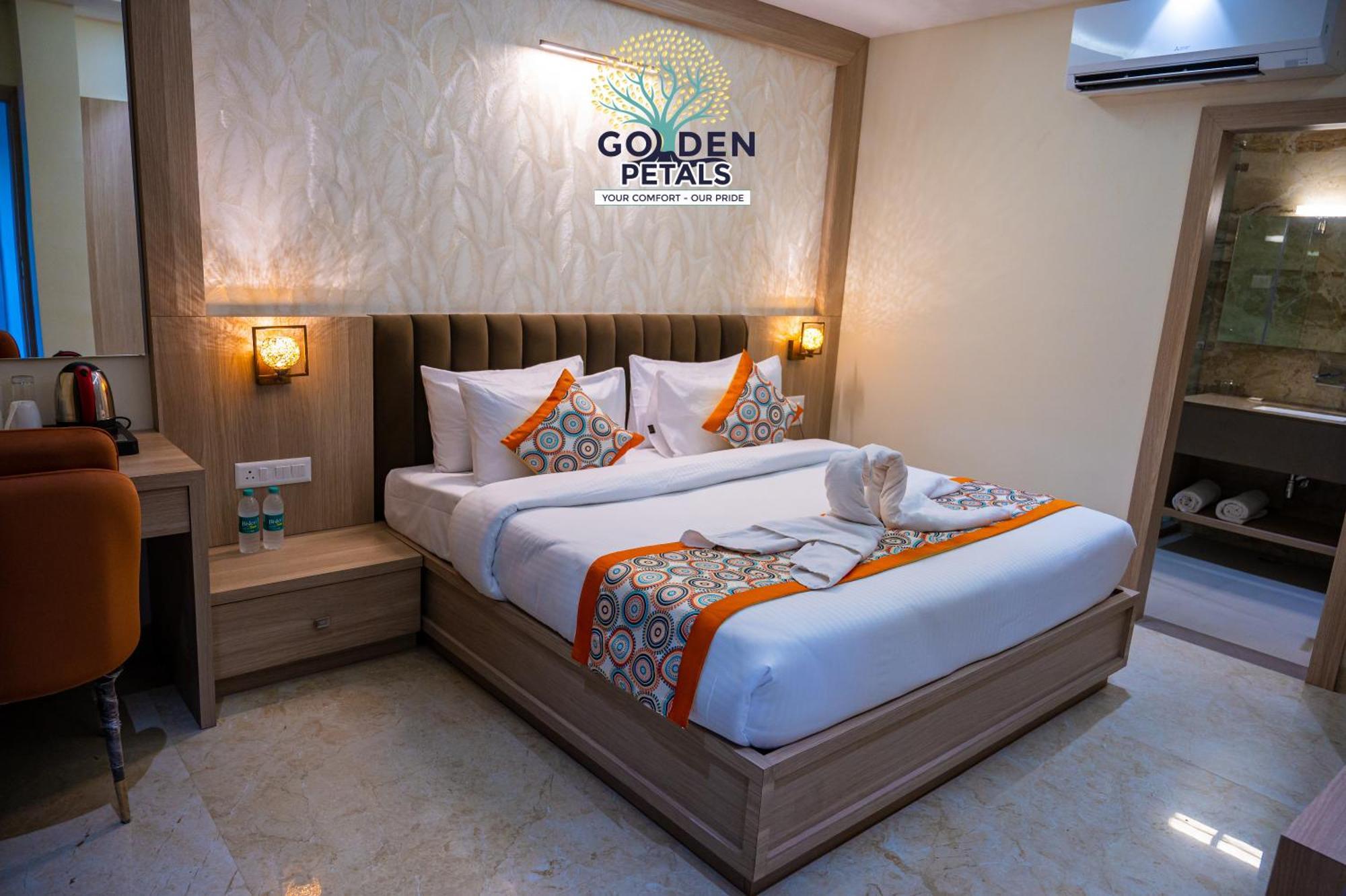 Hotel Golden Petals Varanasi Exterior photo