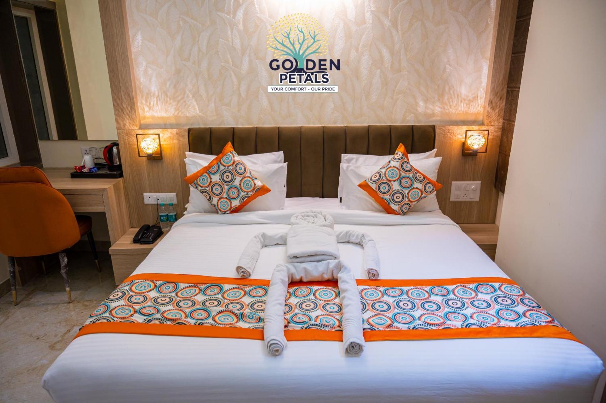 Hotel Golden Petals Varanasi Exterior photo