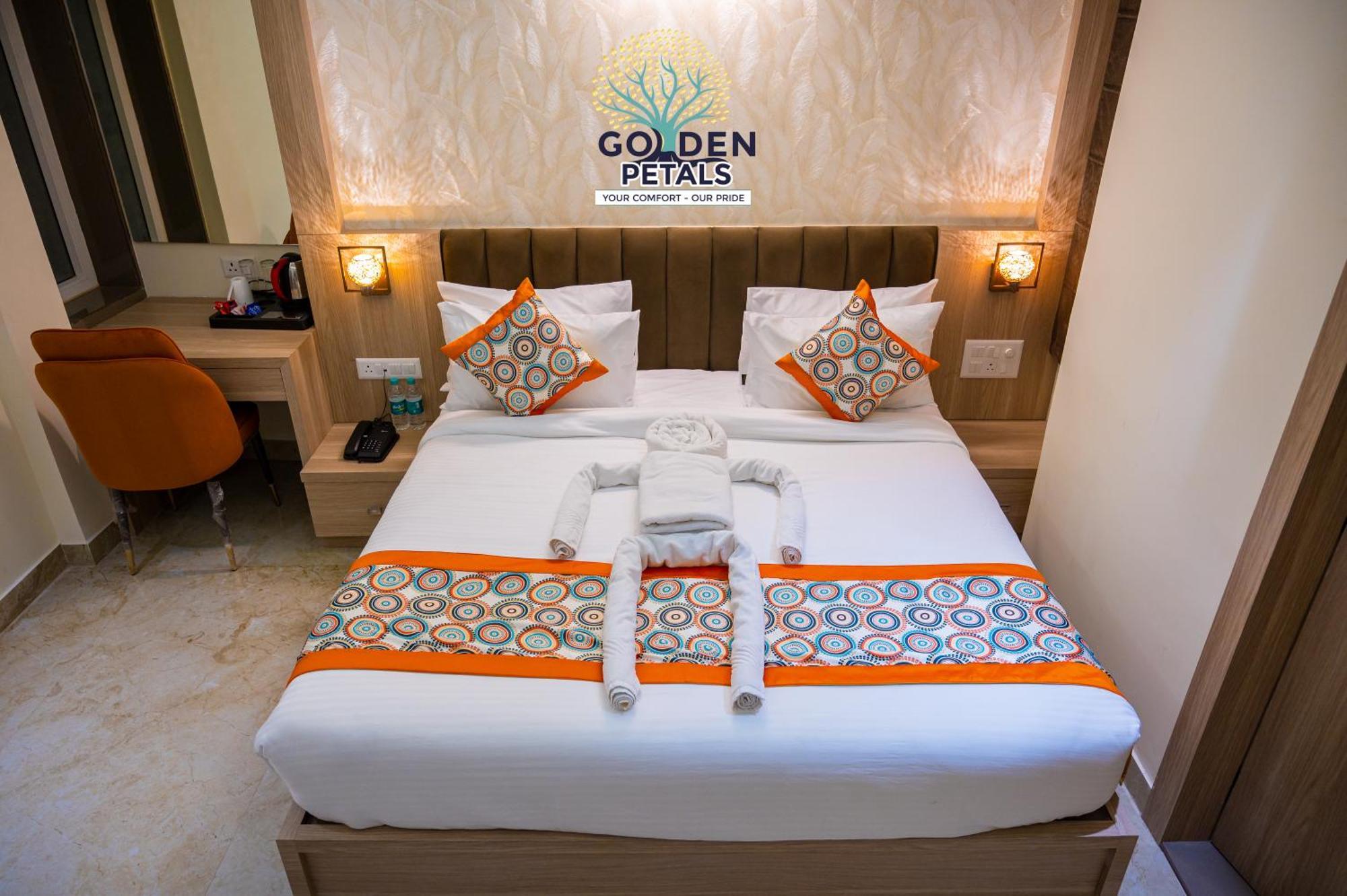 Hotel Golden Petals Varanasi Exterior photo