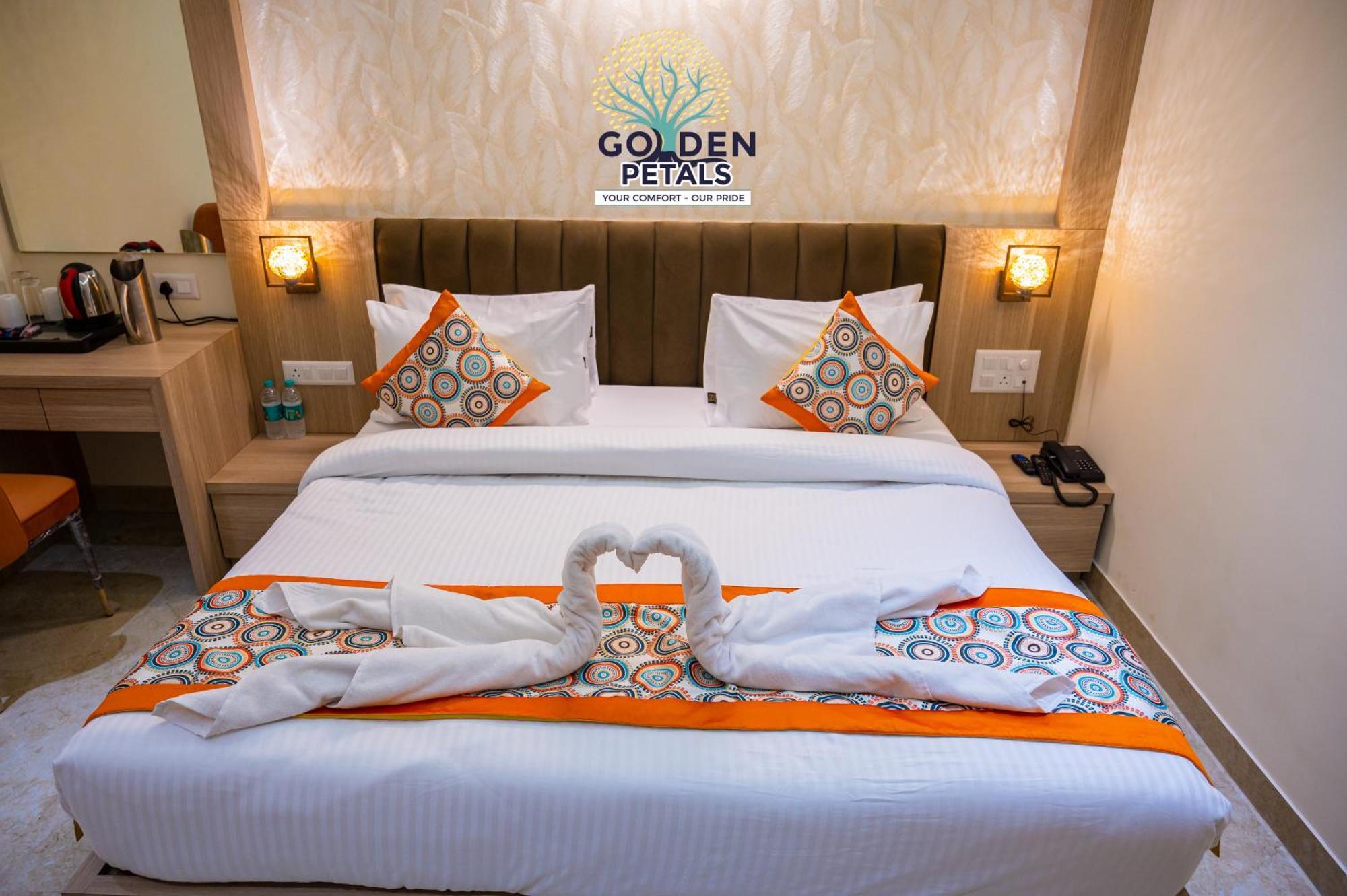 Hotel Golden Petals Varanasi Exterior photo
