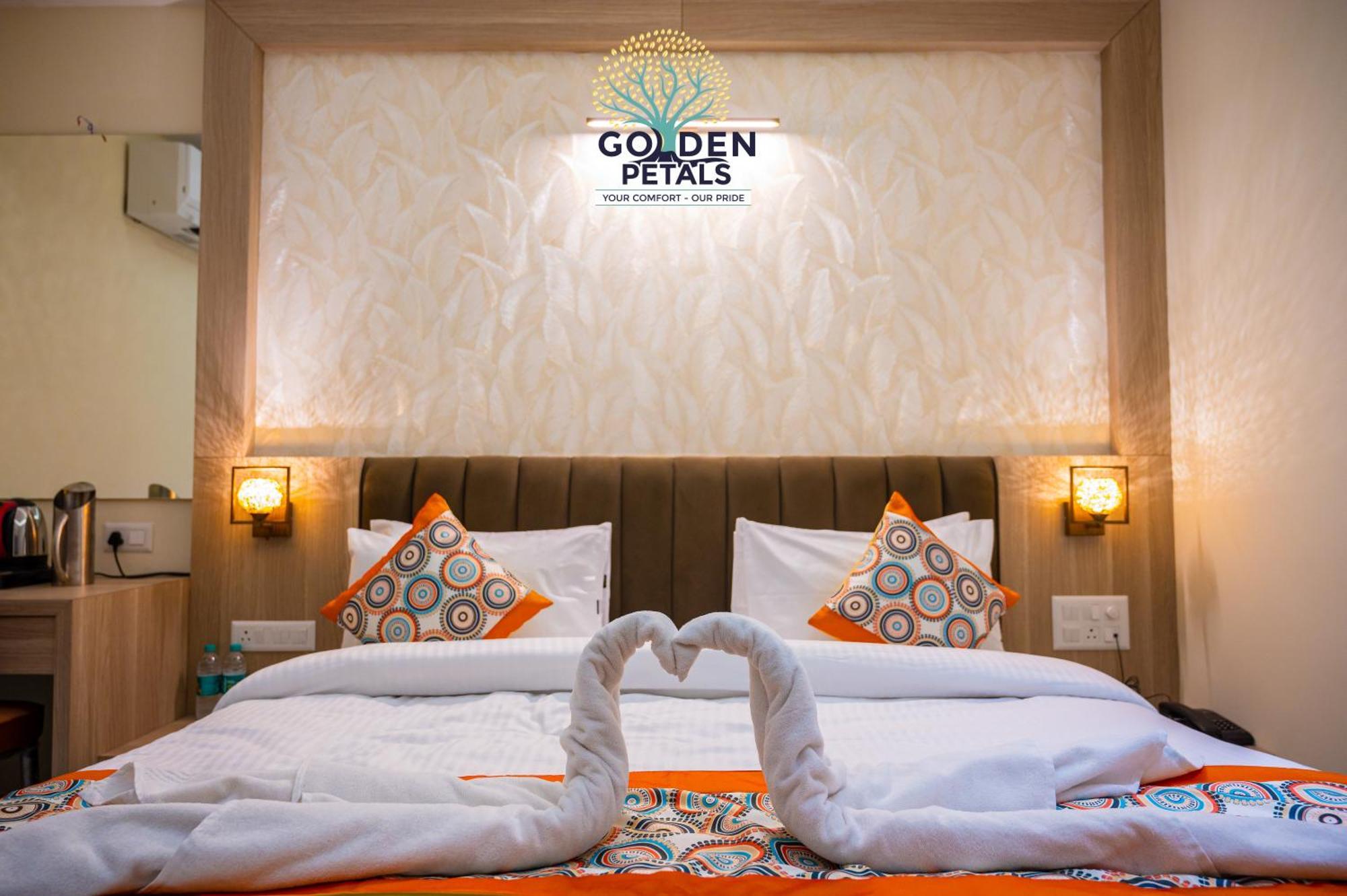 Hotel Golden Petals Varanasi Exterior photo