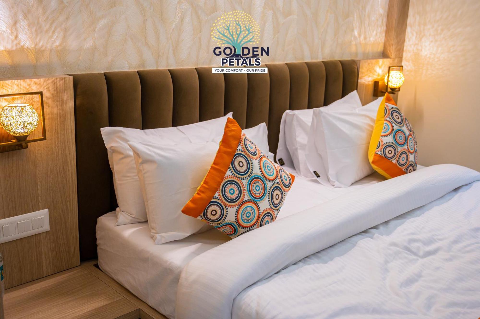 Hotel Golden Petals Varanasi Exterior photo